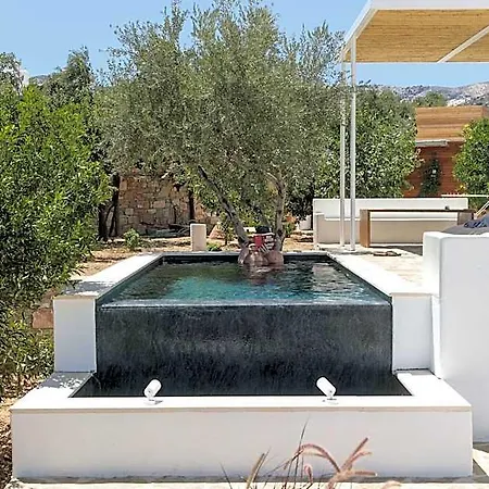 Ostria Naxos City